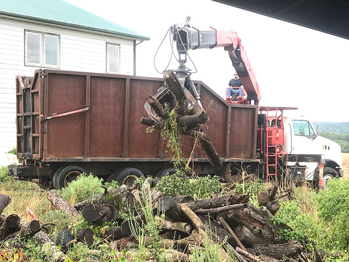 Grapple Truck for Removing Debris Safely